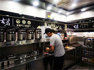 竞技宝门店内部展示